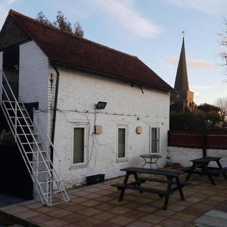 Stanwell Swan Inn, Heathrow Airport מראה חיצוני תמונה