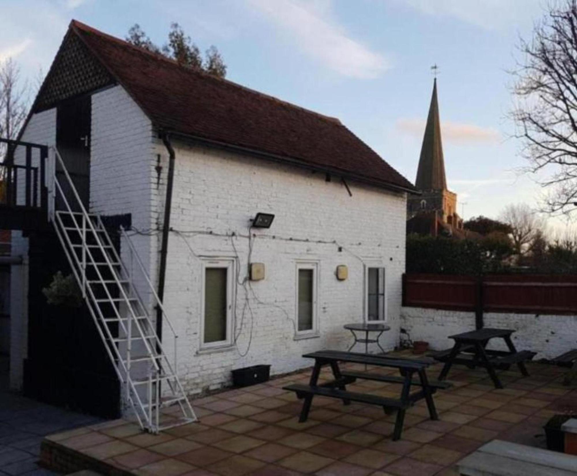 Stanwell Swan Inn, Heathrow Airport מראה חיצוני תמונה